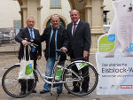 Hauptpreis E-Bike: Herr Egil Hansen mit LHStv. Siegfried Schrittwieser und DI Christian Purrer (Energie Steiermark)