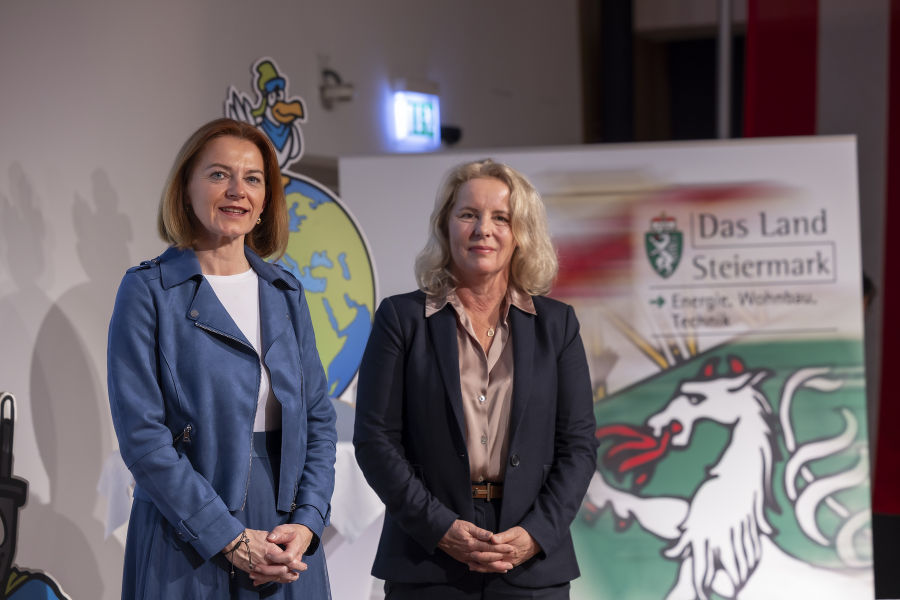 LRin Schmiedthofer und Klimaschutzkoordinatorin Andrea Gössinger-Wieser LRin Schmiedthofer und Klimaschutzkoordinatorin Andrea Gössinger-Wieser