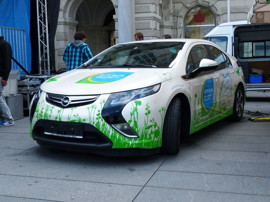 Der Opel Ampera stand auch zur Besichtigung zur Verfügung.