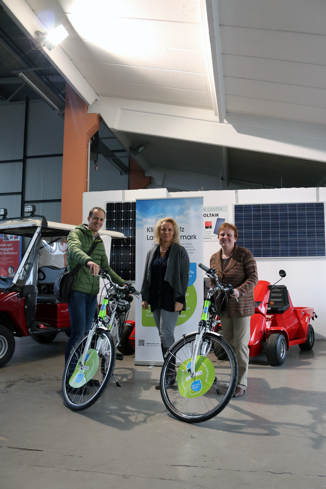 Die Gewinner der 2 E-Bikes (v.l. Stefan Greger, Mag. Gössiner-Wieser, Karin Eder in Vertretung)