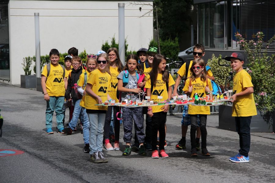 Anmarsch der Kinder