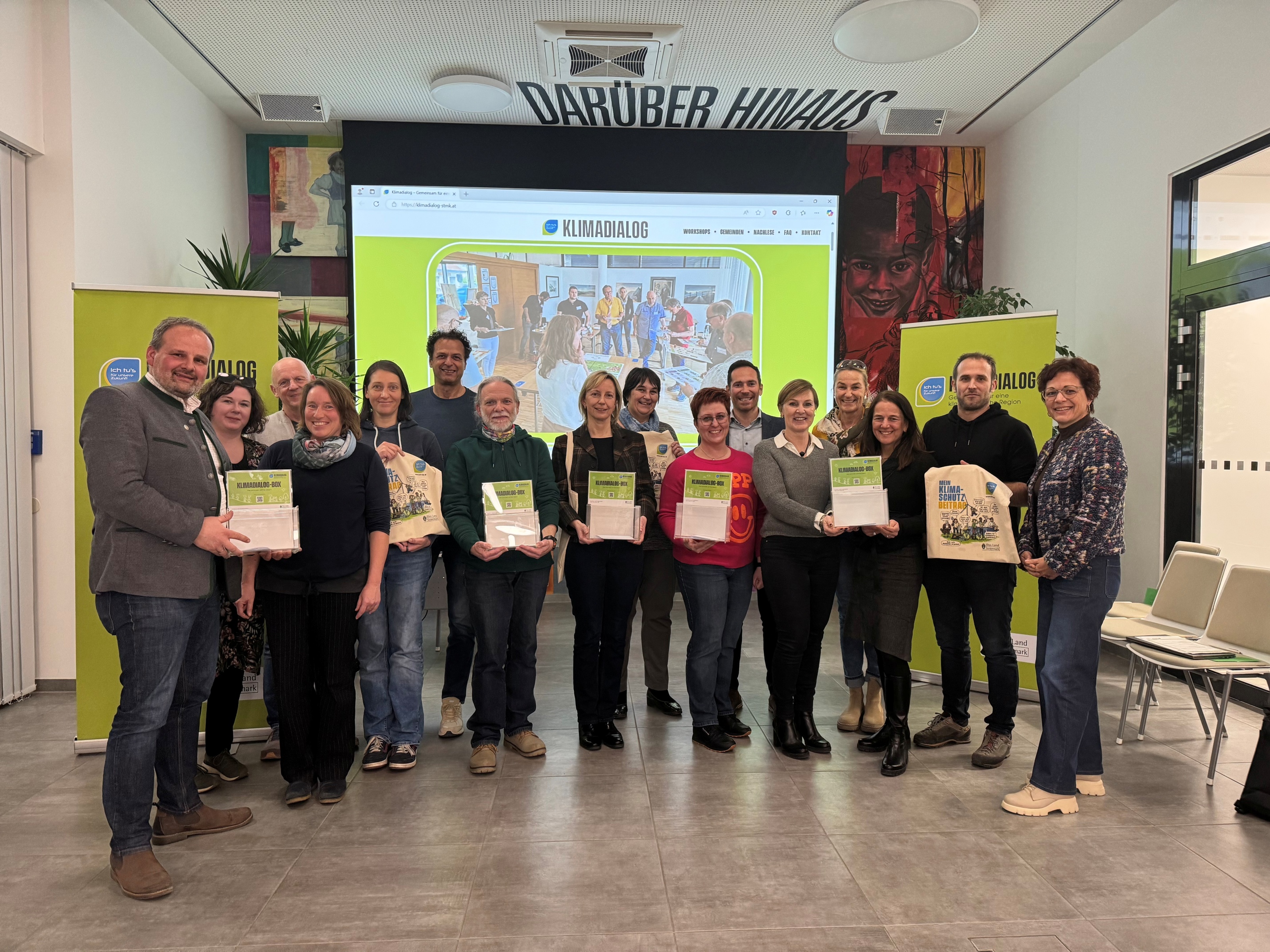 Gruppenfoto vom Vernetzungstreffen "Klimadialog".